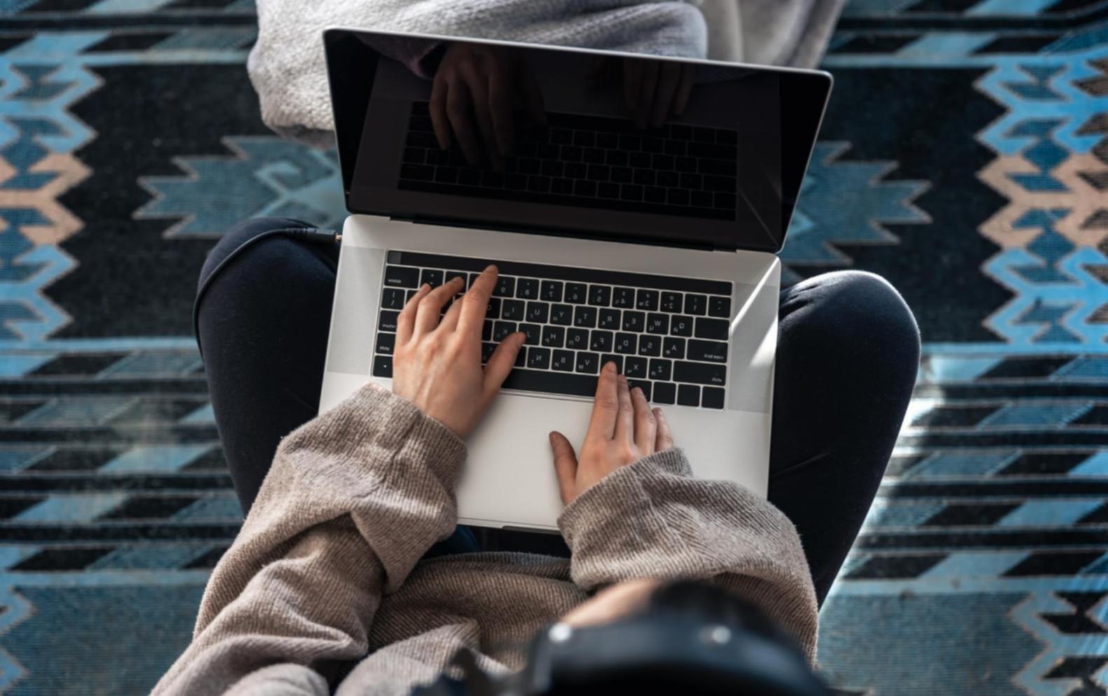 Testování mobilních her na různých zařízeních